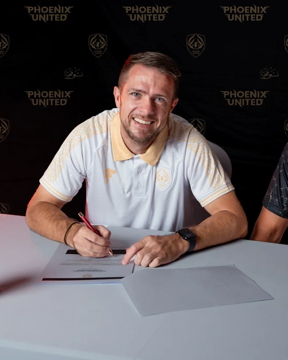 Jamie Ward signing with Phoenix United
