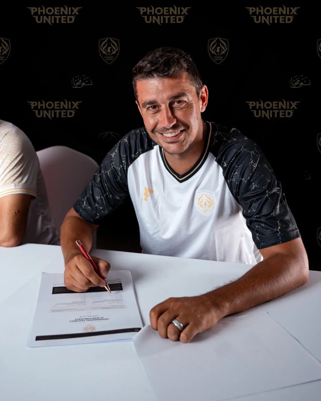 Matt Lowton signing with Phoenix United